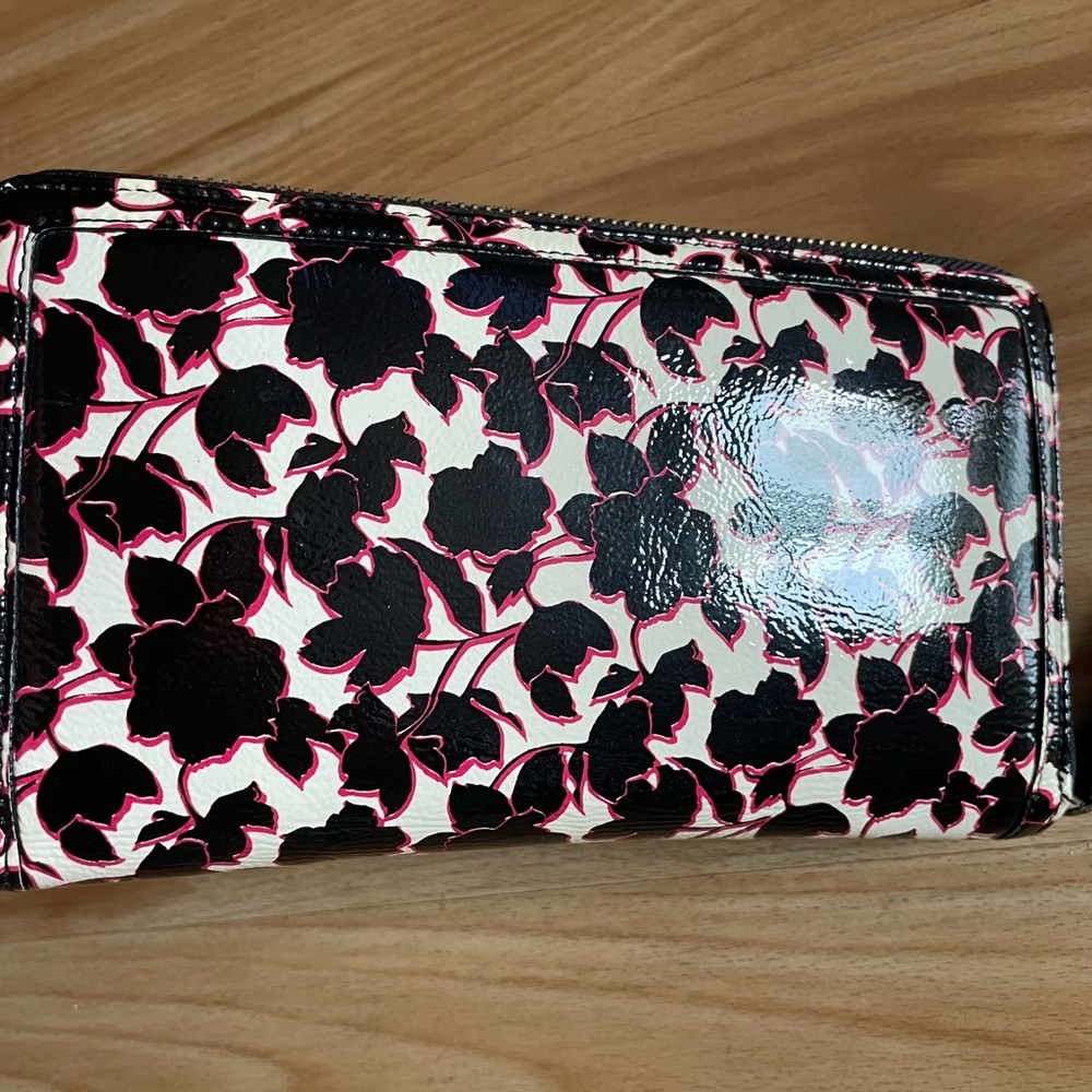 Halogen Large Zip Around Wallet - Picture 3 of 16